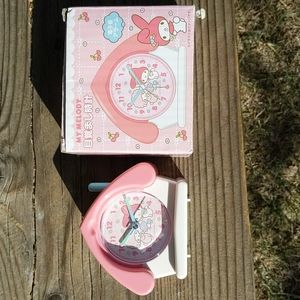 NEW Hello Kitty Sanrio clock with original box